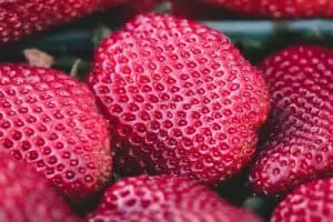 how to get white teeth using strawberries